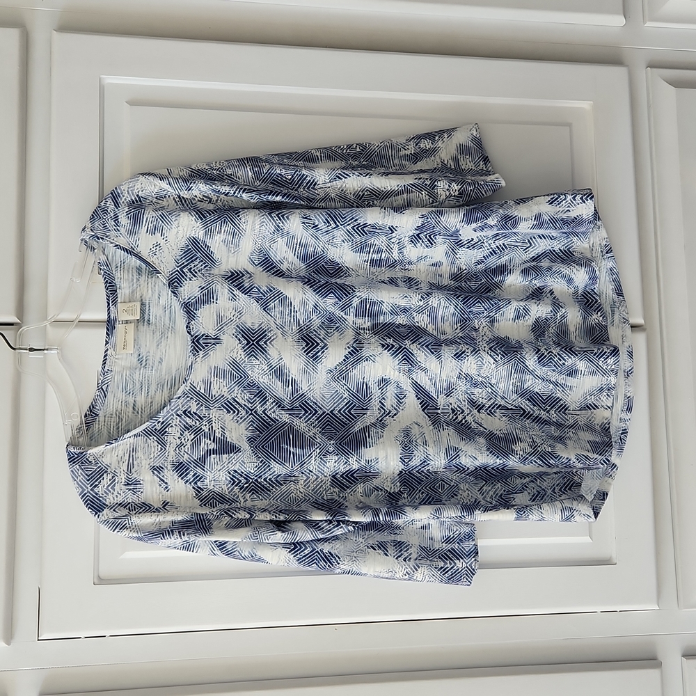 Chicos zenergy blue multi colored knit tee shirt